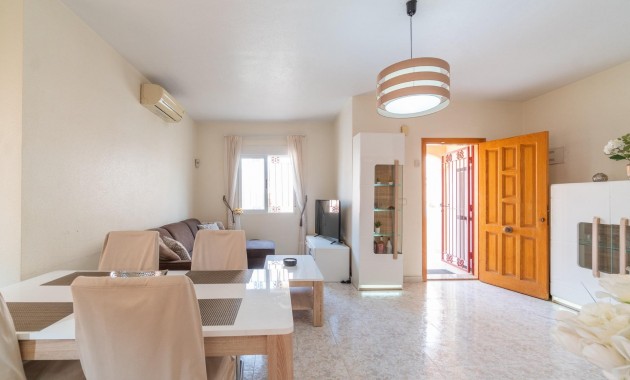 Herverkoop - Terraced house -
Orihuela Costa - La Zenia