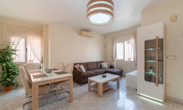 Herverkoop - Terraced house -
Orihuela Costa - La Zenia
