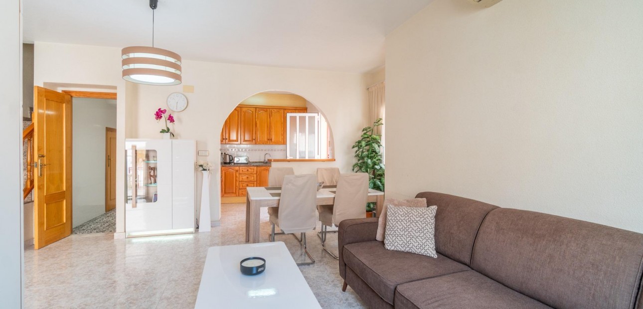 Herverkoop - Terraced house -
Orihuela Costa - La Zenia