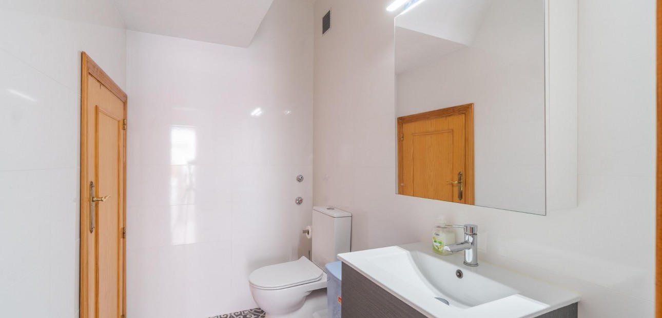 Herverkoop - Terraced house -
Orihuela Costa - La Zenia