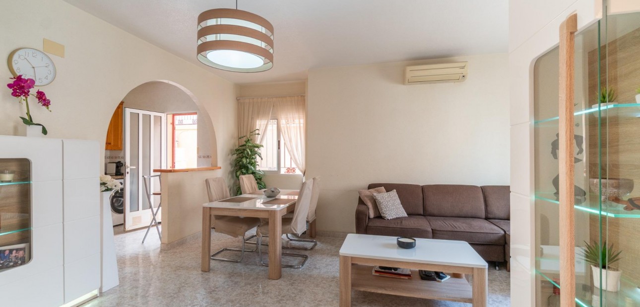 Herverkoop - Terraced house -
Orihuela Costa - La Zenia