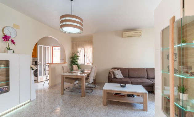 Herverkoop - Terraced house -
Orihuela Costa - La Zenia
