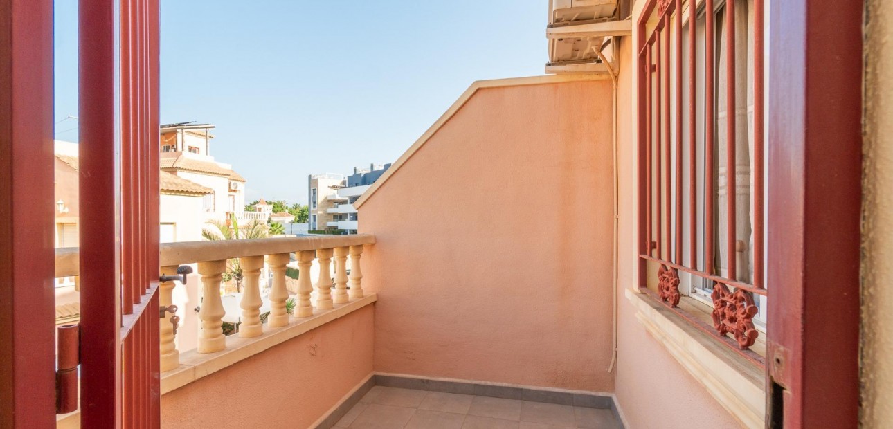 Herverkoop - Terraced house -
Orihuela Costa - La Zenia