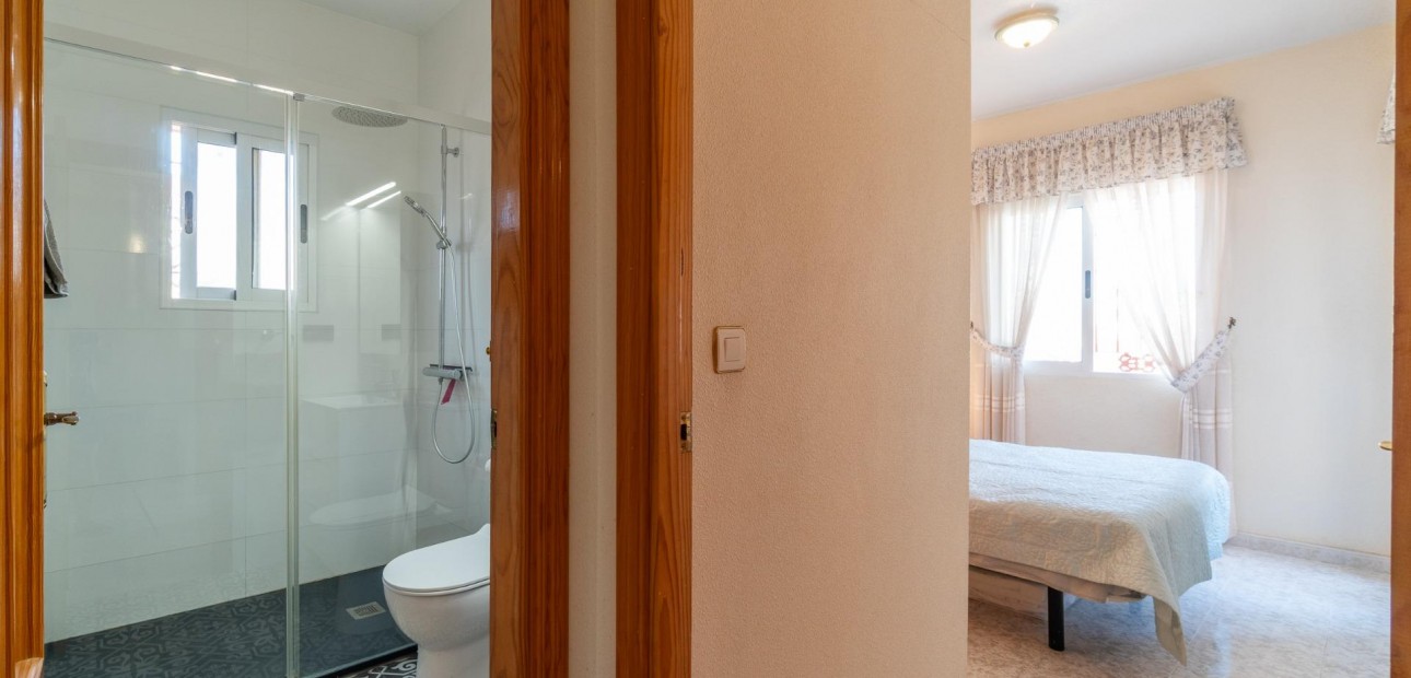 Herverkoop - Terraced house -
Orihuela Costa - La Zenia