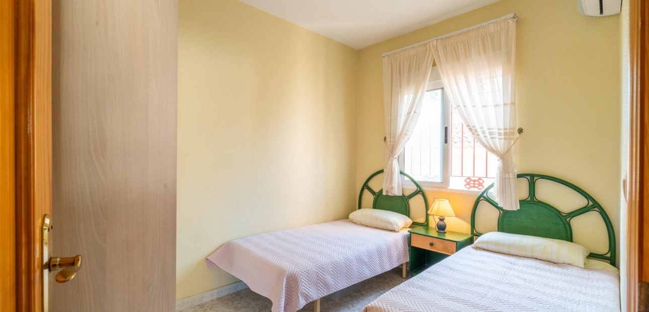 Herverkoop - Terraced house -
Orihuela Costa - La Zenia