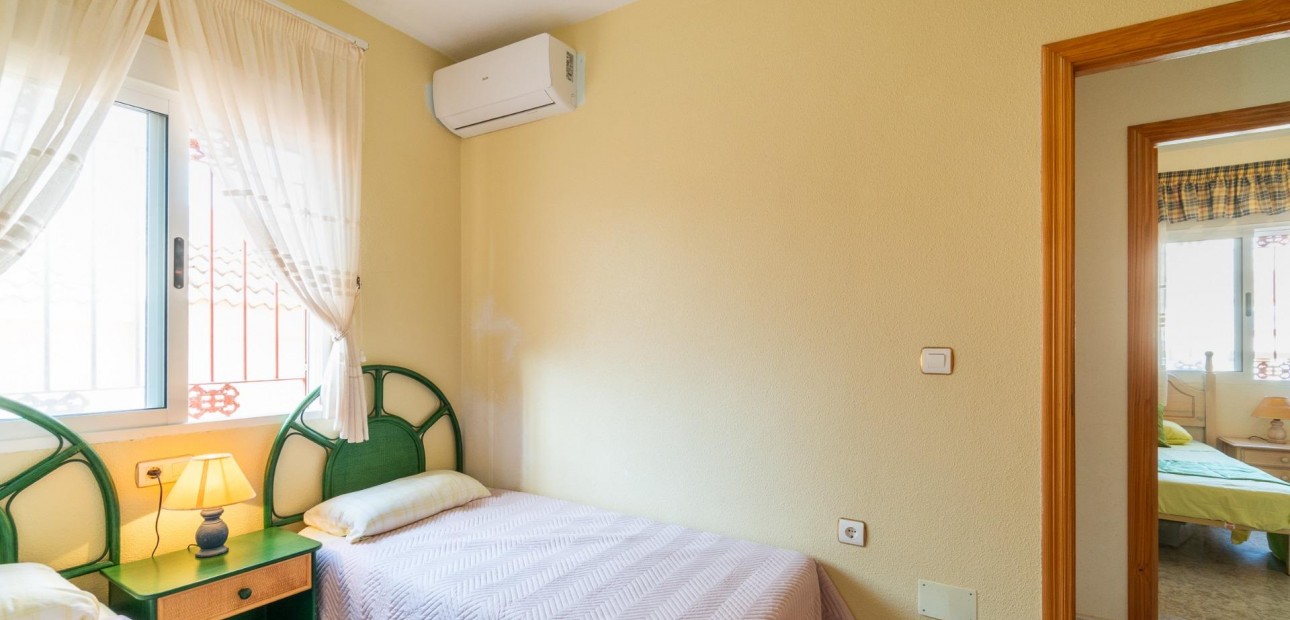 Herverkoop - Terraced house -
Orihuela Costa - La Zenia