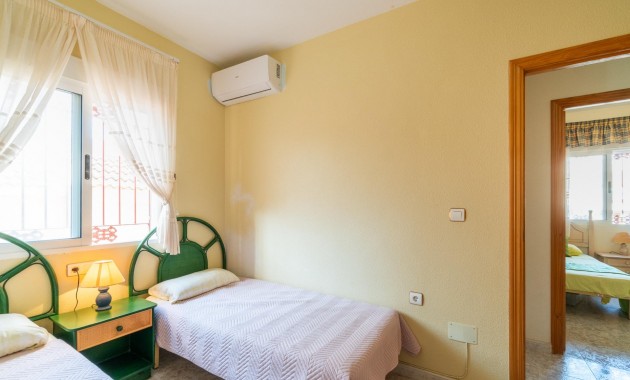 Herverkoop - Terraced house -
Orihuela Costa - La Zenia