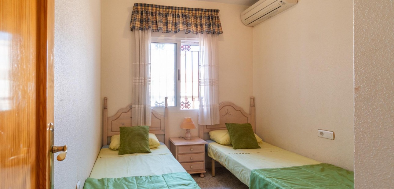 Herverkoop - Terraced house -
Orihuela Costa - La Zenia