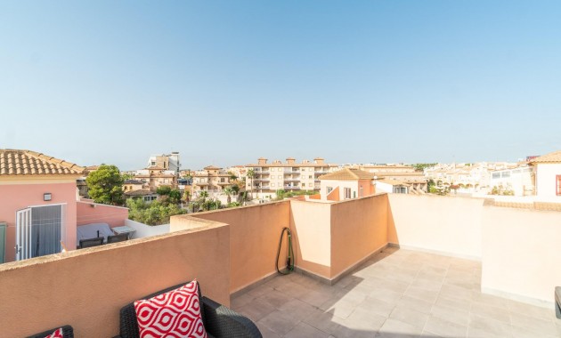 Herverkoop - Terraced house -
Orihuela Costa - La Zenia