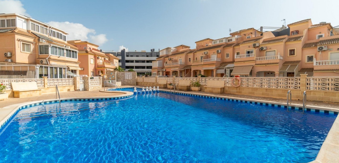 Herverkoop - Terraced house -
Orihuela Costa - La Zenia