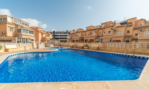 Herverkoop - Terraced house -
Orihuela Costa - La Zenia