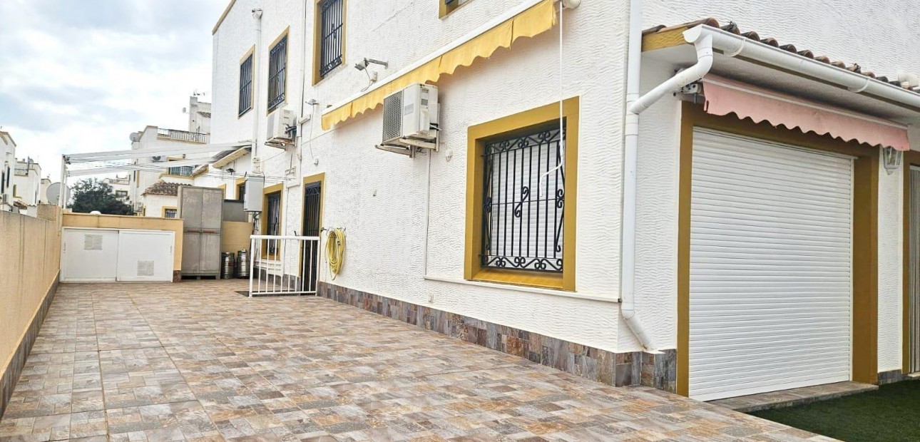 Herverkoop - Villa -
Torrevieja - Los balcones
