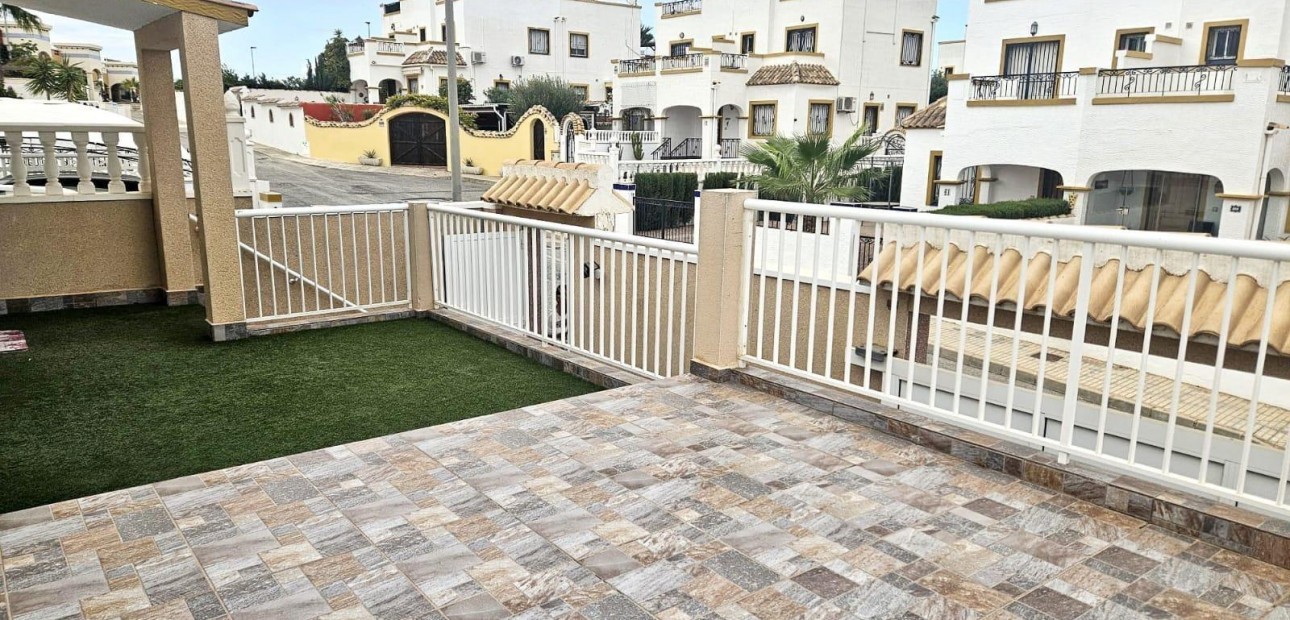Herverkoop - Villa -
Torrevieja - Los balcones