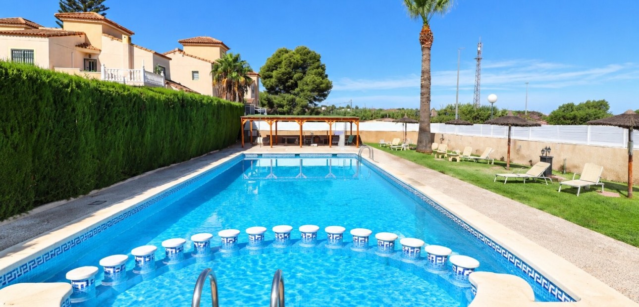 Herverkoop - Quad Villa -
Algorfa - Montebello