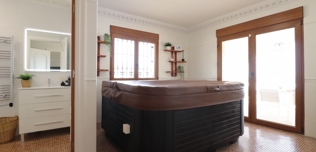 Herverkoop - Detached Villa -
Algorfa - Lomas de La Juliana