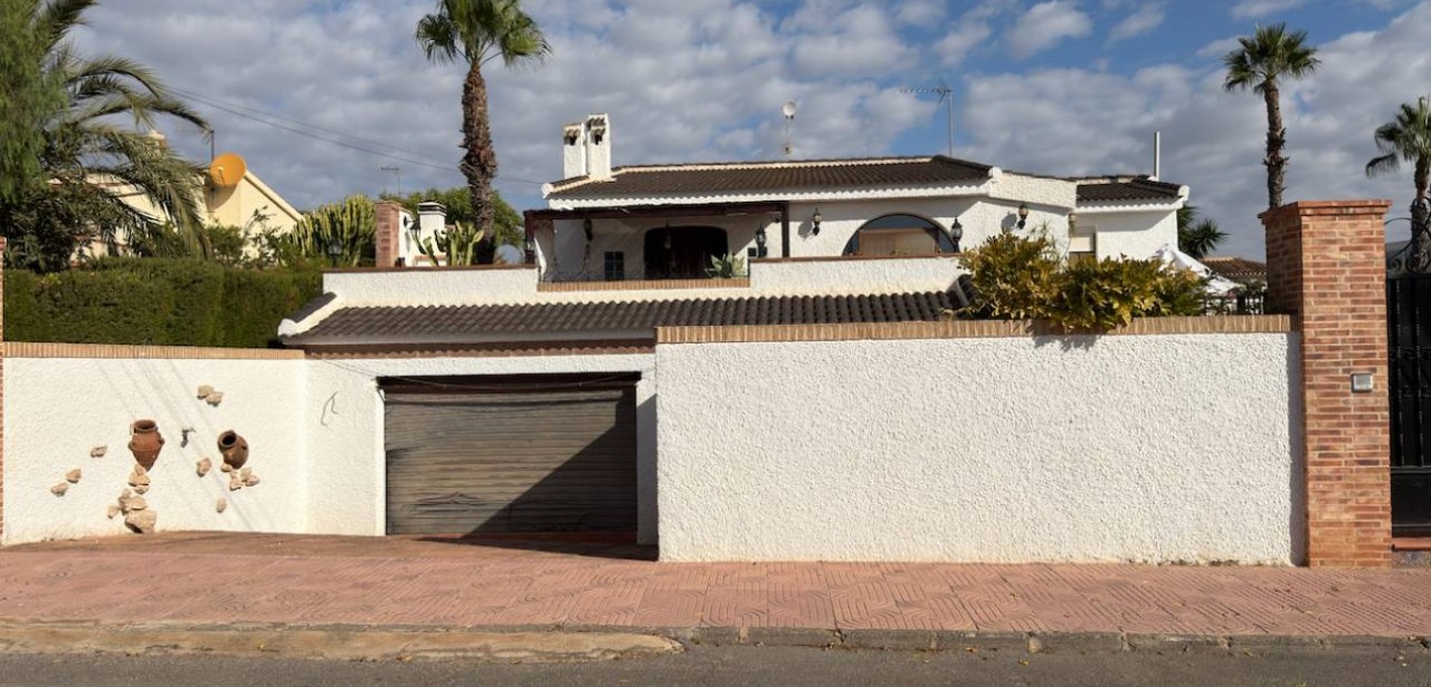 Herverkoop - Villa -
Ciudad Quesada - Costa Blanca