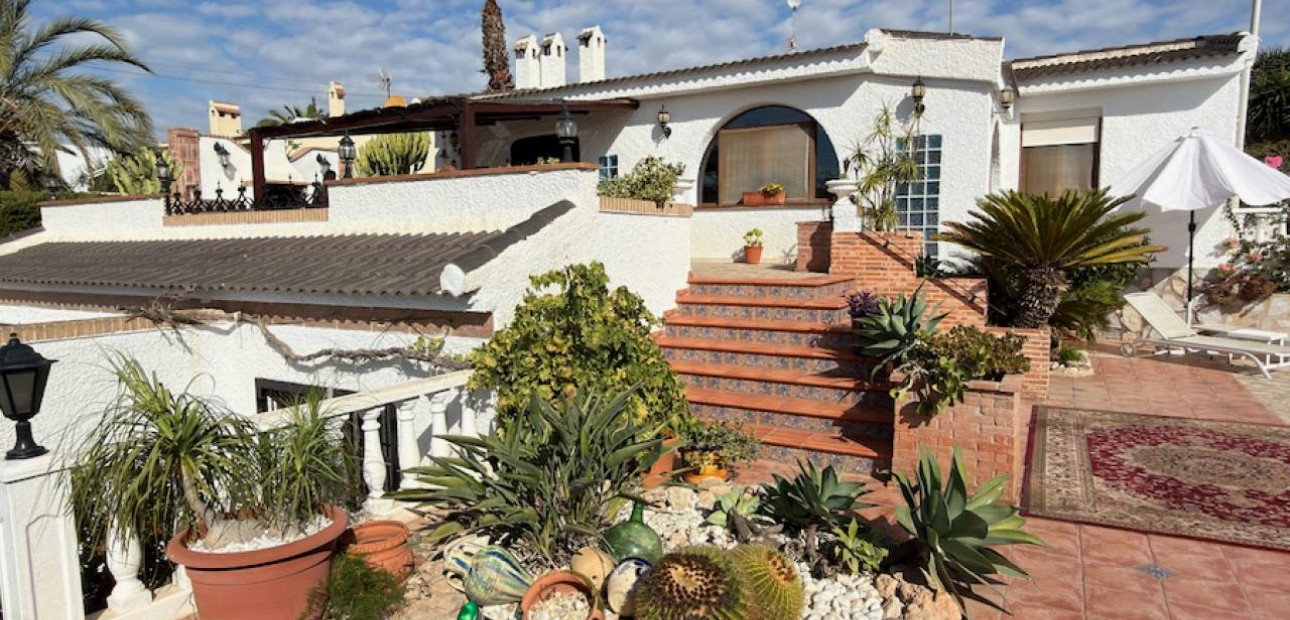 Herverkoop - Villa -
Ciudad Quesada - Costa Blanca