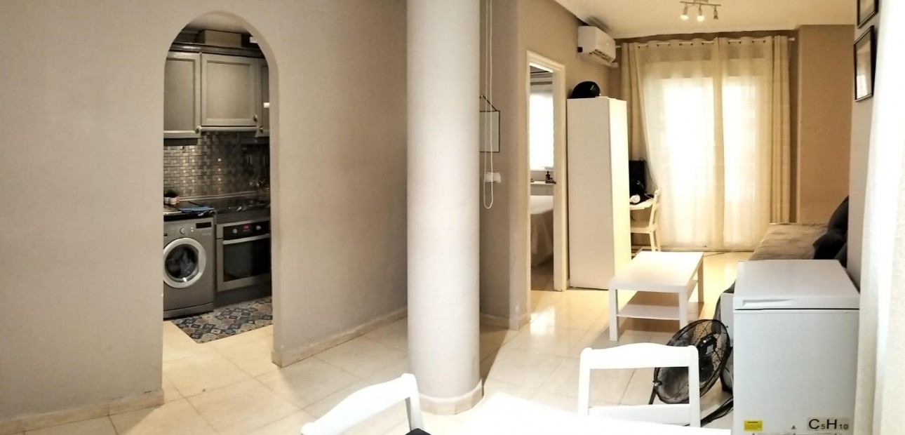 Sale - Apartment / flat -
Torrevieja - Centro