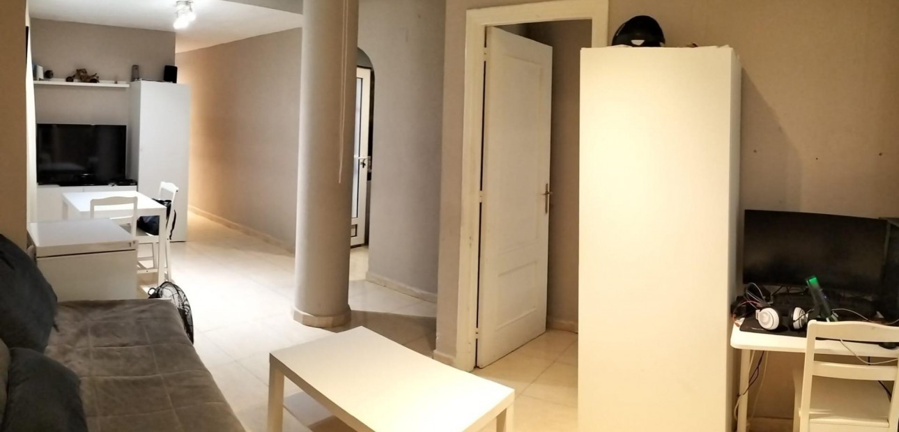 Sale - Apartment / flat -
Torrevieja - Centro