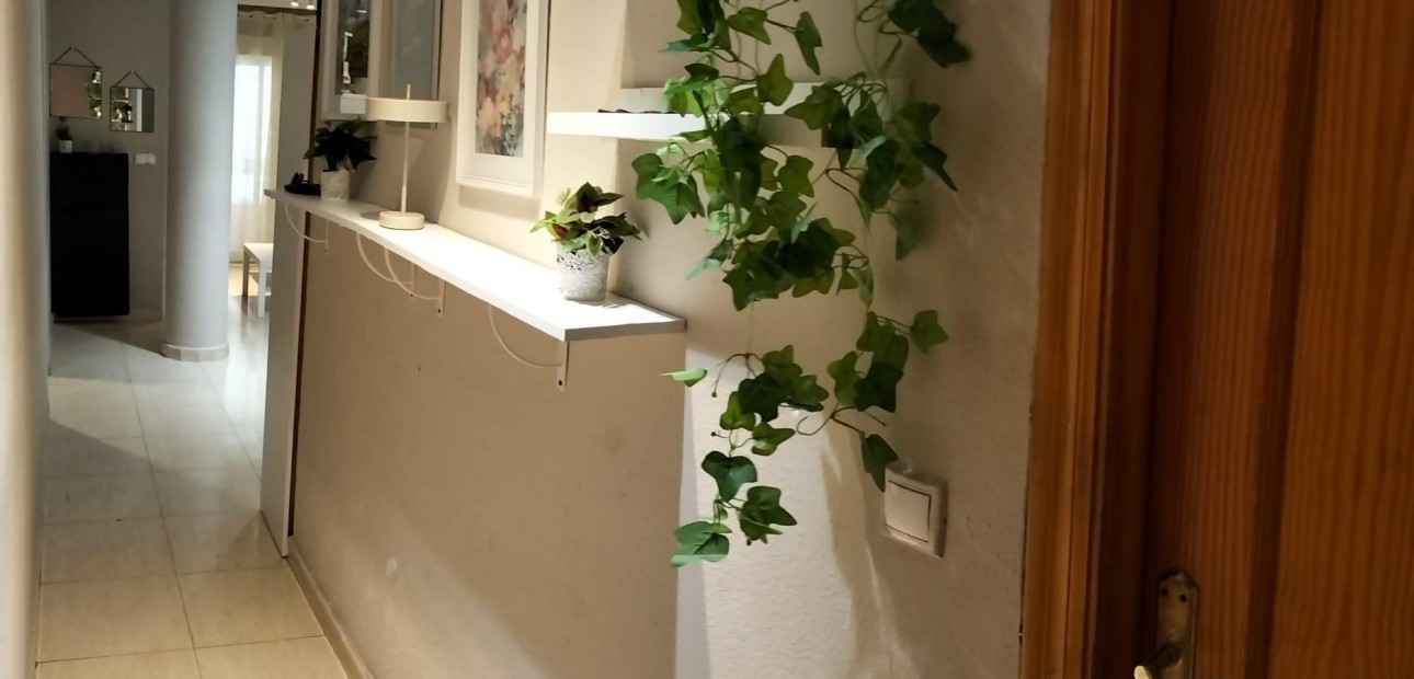 Sale - Apartment / flat -
Torrevieja - Centro