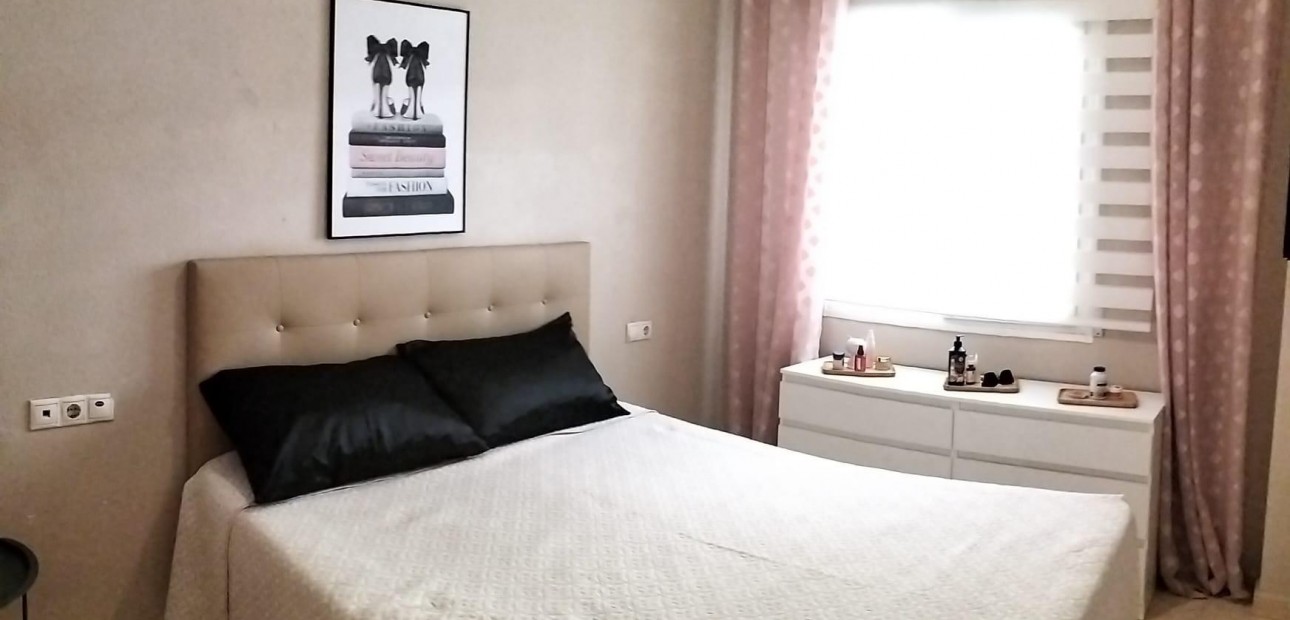 Sale - Apartment / flat -
Torrevieja - Centro