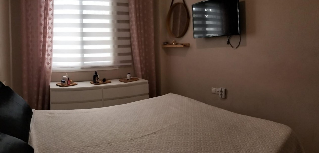 Sale - Apartment / flat -
Torrevieja - Centro