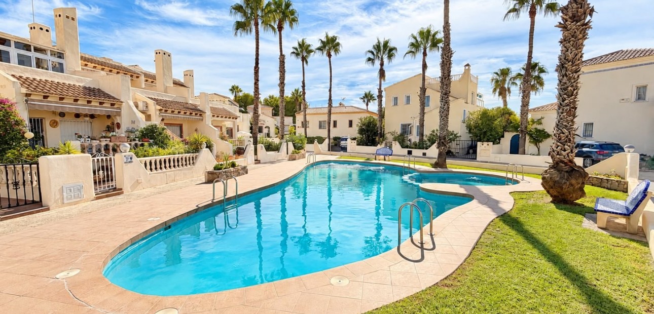 Sale - Apartment / flat -
Orihuela Costa - Las Ramblas