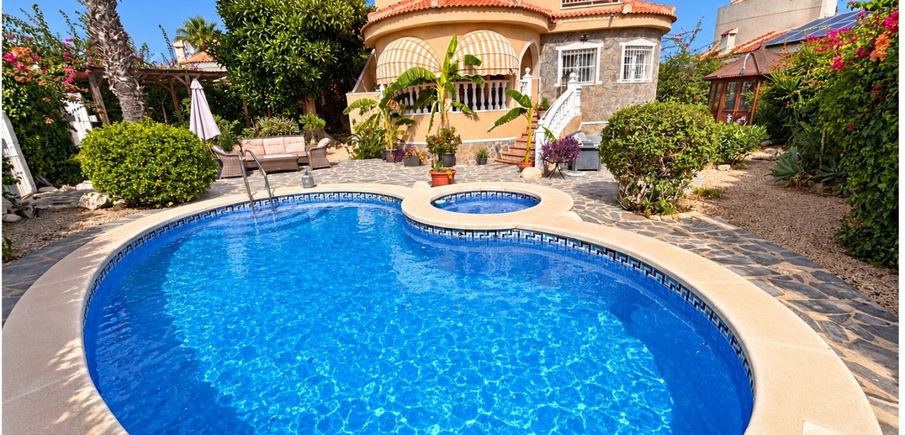 Sale - Detached Villa -
Ciudad Quesada - Lo Pepin