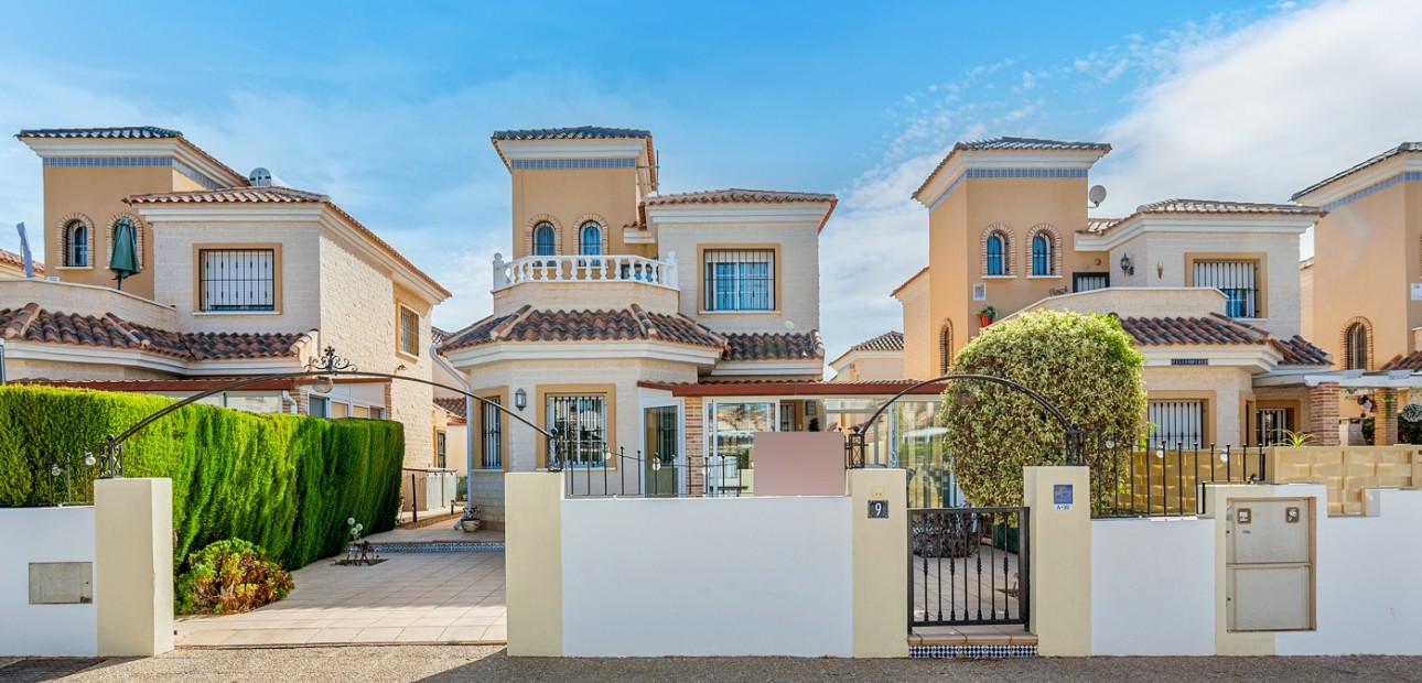 Sale - Detached Villa -
Guardamar del Segura - El Raso