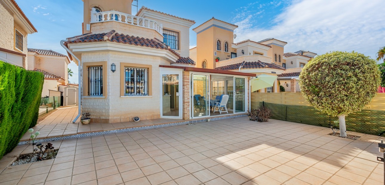 Sale - Detached Villa -
Guardamar del Segura - El Raso