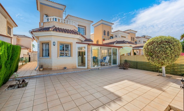 Sale - Detached Villa -
Guardamar del Segura - El Raso