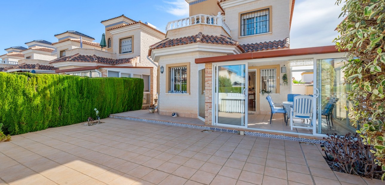 Sale - Detached Villa -
Guardamar del Segura - El Raso