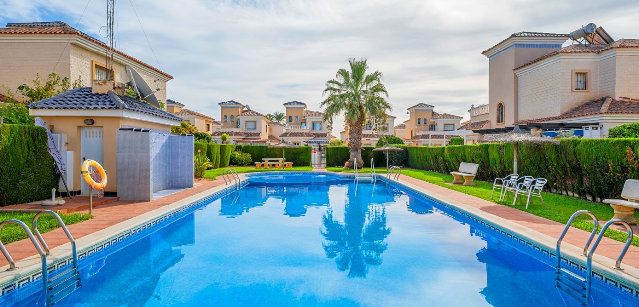 Sale - Detached Villa -
Guardamar del Segura - El Raso