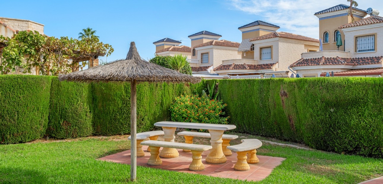 Sale - Detached Villa -
Guardamar del Segura - El Raso