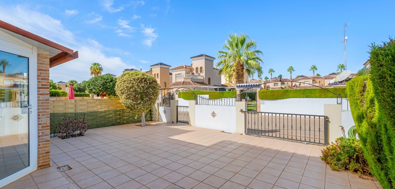 Sale - Detached Villa -
Guardamar del Segura - El Raso