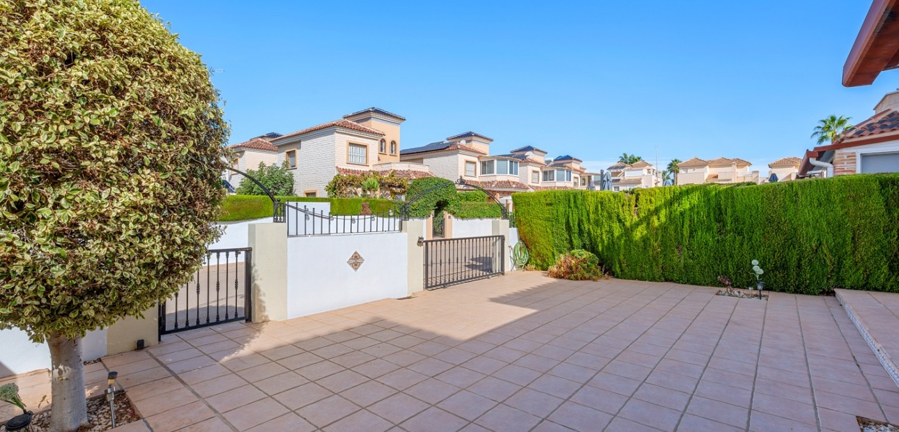 Sale - Detached Villa -
Guardamar del Segura - El Raso