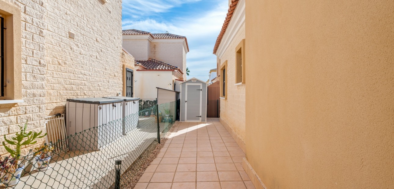 Sale - Detached Villa -
Guardamar del Segura - El Raso