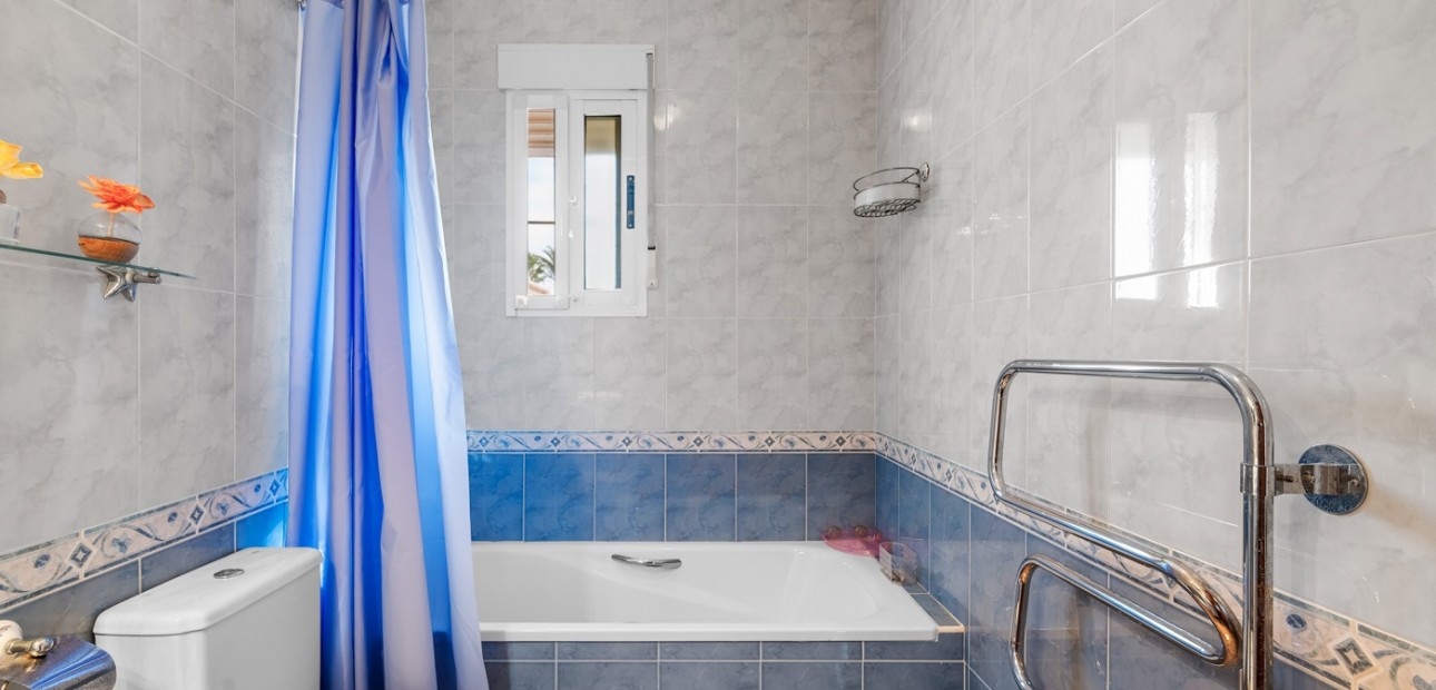 Sale - Detached Villa -
Guardamar del Segura - El Raso