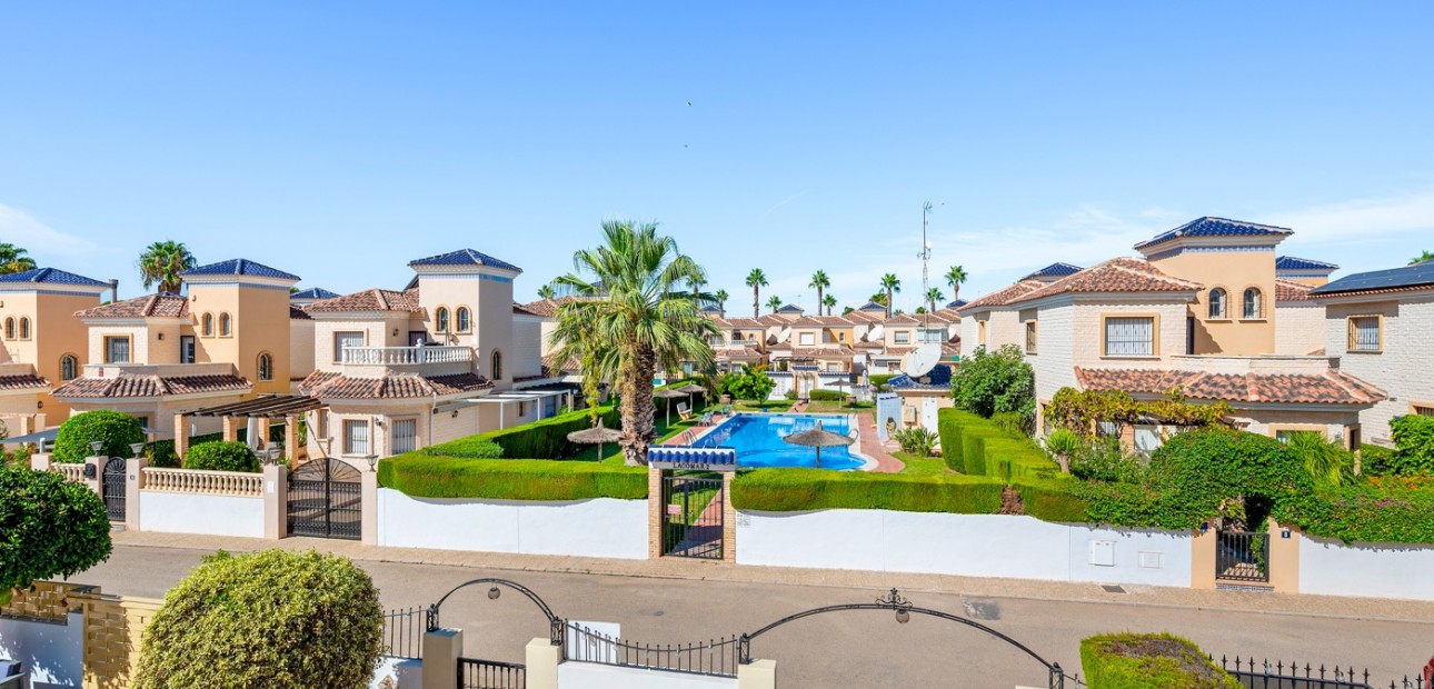 Sale - Detached Villa -
Guardamar del Segura - El Raso