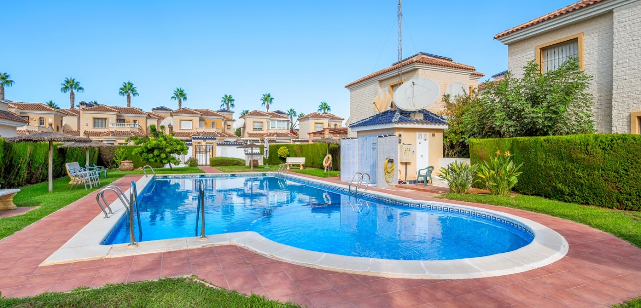 Sale - Detached Villa -
Guardamar del Segura - El Raso