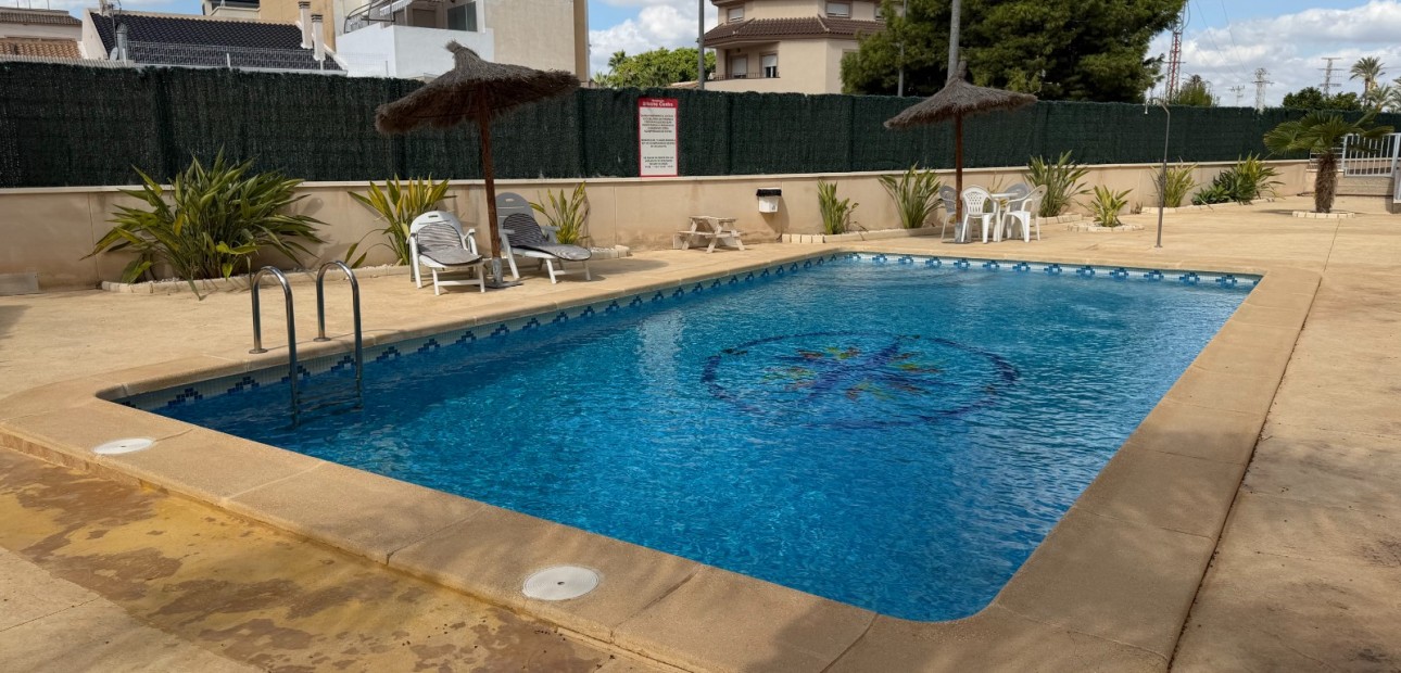 Venta - Apartamento / piso -
Jacarilla