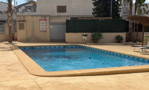 Venta - Apartamento / piso -
Jacarilla