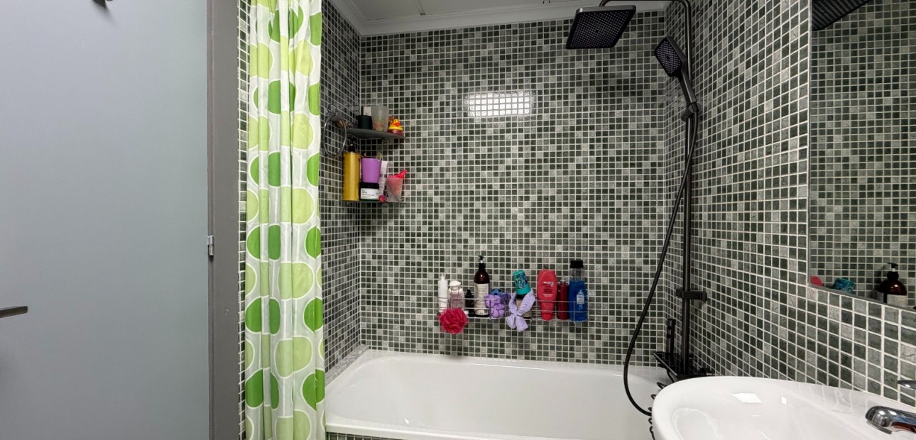 Venta - Apartamento / piso -
Jacarilla