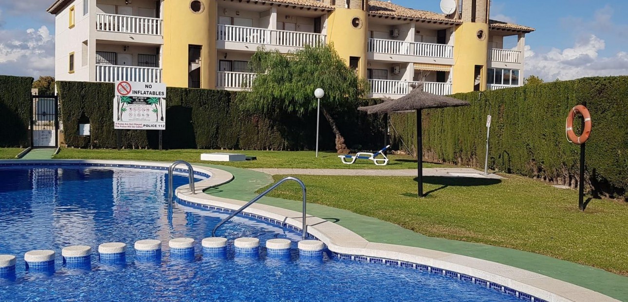 Sale - Apartment / flat -
Orihuela Costa - La Zenia