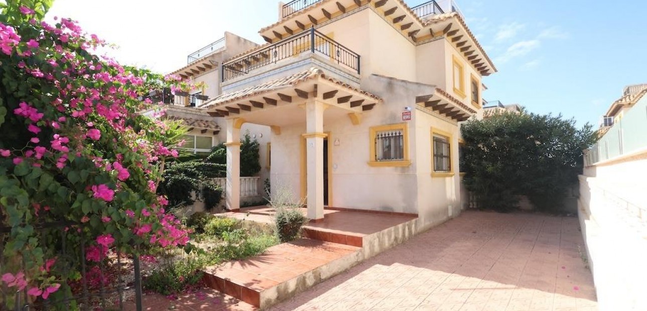Sale - Terraced house -
Orihuela Costa - Playa Flamenca