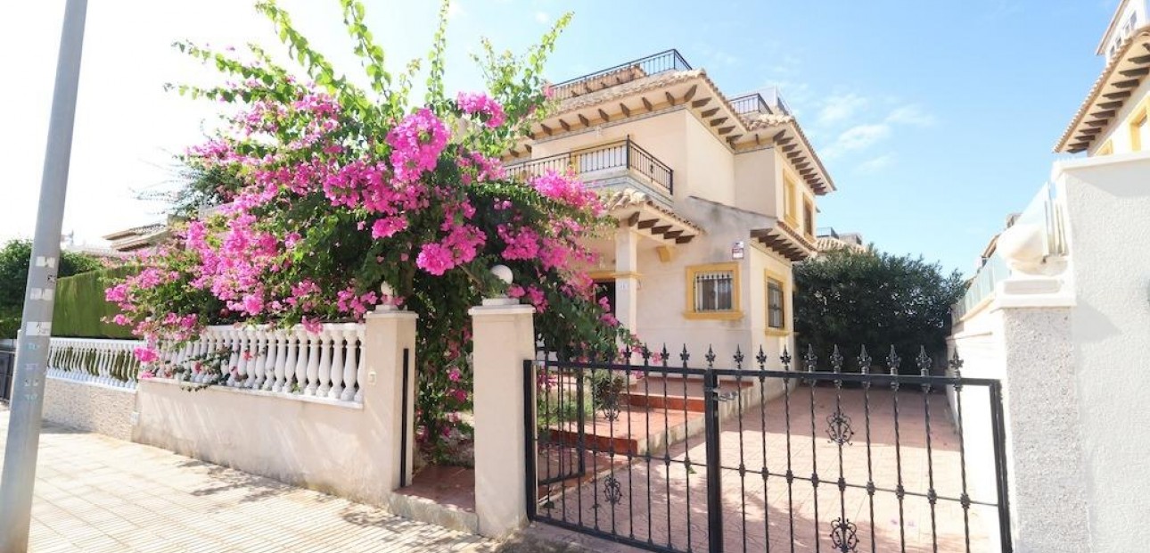 Sale - Terraced house -
Orihuela Costa - Playa Flamenca