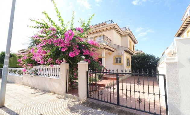 Sale - Terraced house -
Orihuela Costa - Playa Flamenca