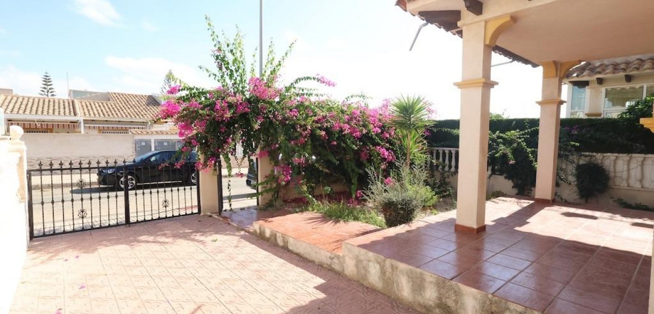 Sale - Terraced house -
Orihuela Costa - Playa Flamenca