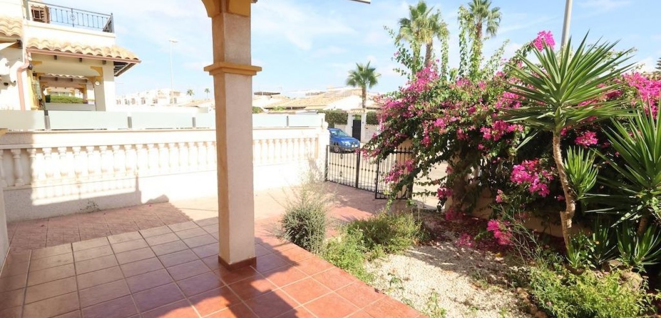 Sale - Terraced house -
Orihuela Costa - Playa Flamenca