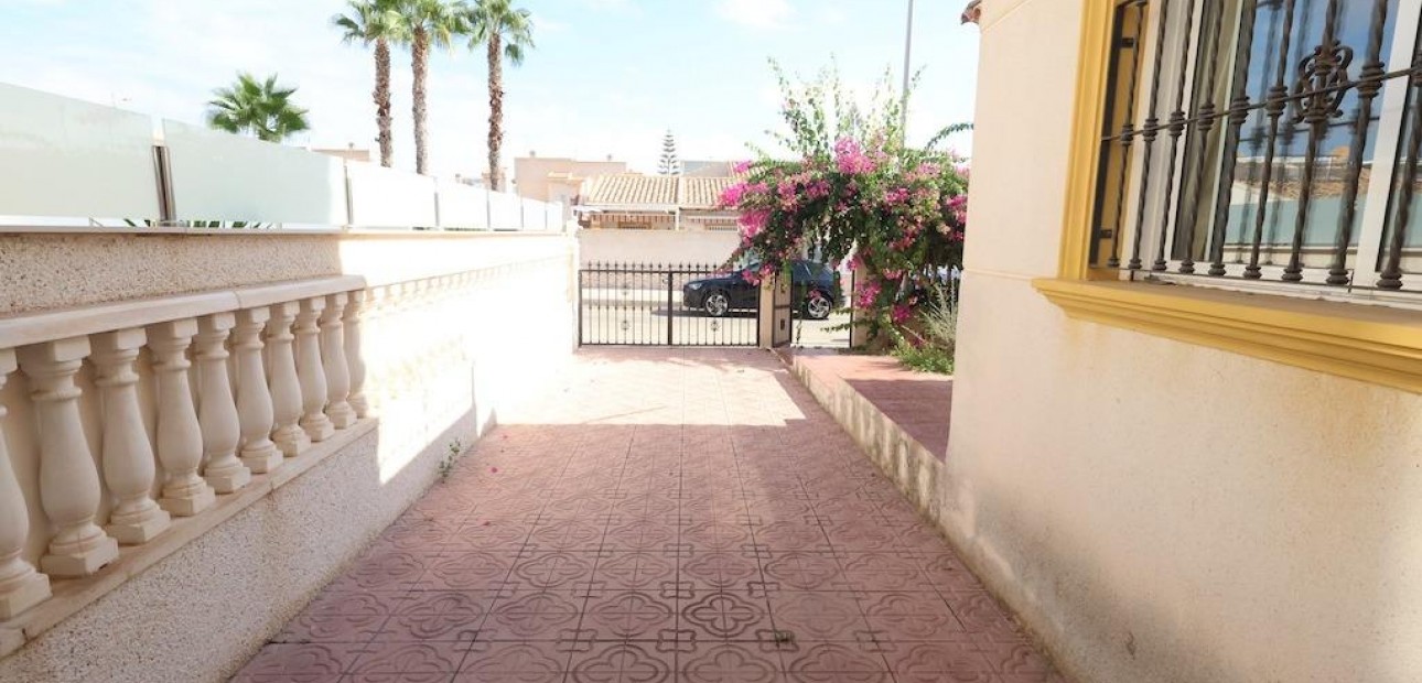 Sale - Terraced house -
Orihuela Costa - Playa Flamenca